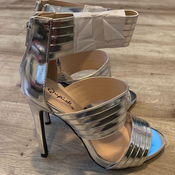Women’s silver heels Size 6 - Picture 2 of 6